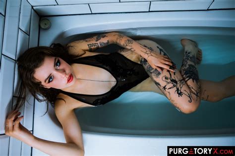 Gorgeous Alt Teen Eden Ivy Enjoys Taking A Big Hard Cock Up Her Tight Ass Photos