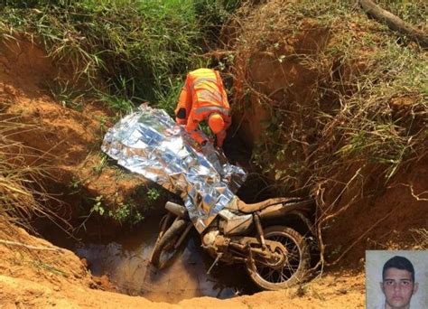 Motociclista De Anos Perde Controle E Morre Ap S Cair Em Cratera Em