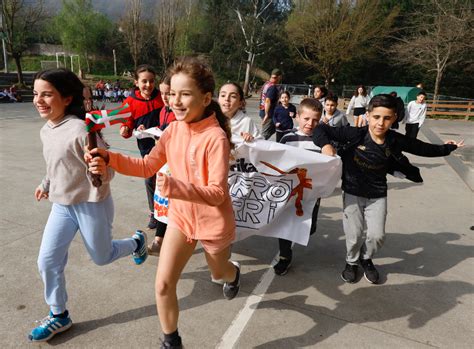 Fotos De La Korrika Y De La Korrika Txiki Kurutziaga Ikastola