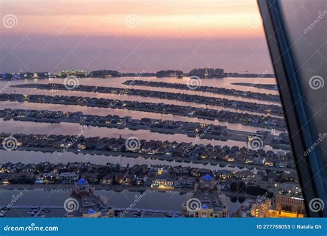 Rascacielos De La Ciudad De Dubai Por La Noche Con Luces Concepto De