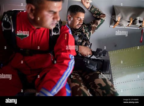 Jumpmaster hi-res stock photography and images - Alamy