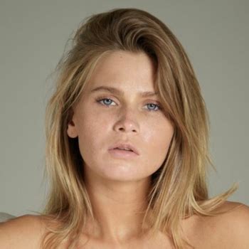 Erotic Model Dasha Tomatto Shows Off Her Perfect Naked Curves Photos