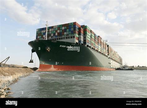 Ever given suez canal hi-res stock photography and images - Alamy