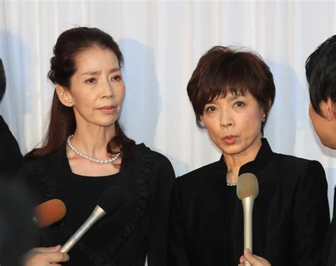 ＜西城秀樹さん・通夜＞思い出を語る増田惠子（左）と榊原郁恵（撮影・尾崎 有希） ― スポニチ Sponichi Annex 芸能