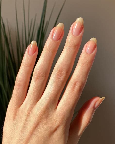 É o fim da nail art Confira 5 dicas de naked nails para conquistar o