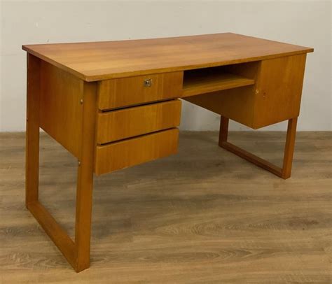 Vintage wooden desk - Catawiki