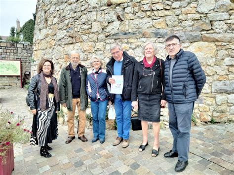 A Domfront En Poiraie Une Quarantaine D Artistes Dont Sculpteurs