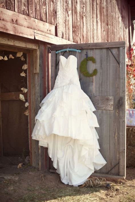 27 Stunning Barn Wedding Dresses - Weddingomania