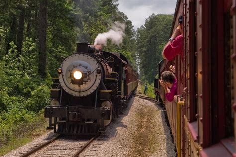 The Most Scenic Train Ride In Texas: Texas State Railroad