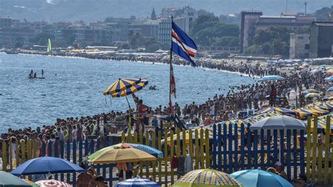 Savona Migliaia Di Persone Si Sono Tenute Per Mano Per Dire No Al