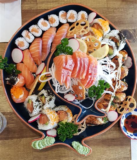 [I ate] Salmon sushi platter : r/food