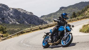 Suzuki GSX 8S è meglio di Hornet e le altre naked
