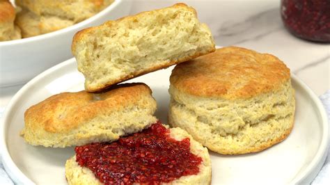 Homemade Fluffy Biscuits - EatFoodlicious