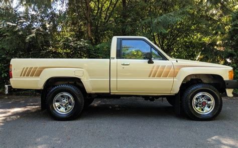 1988 Toyota Pickup SR5 V6 4WD Side Profile | Barn Finds