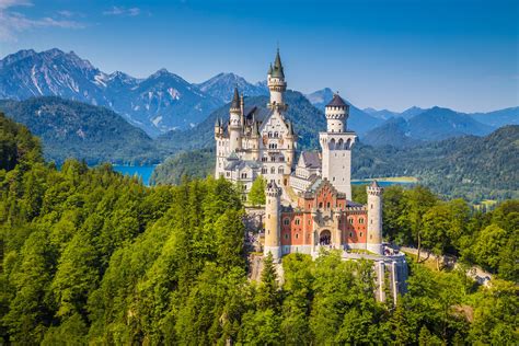 European Castles And Palaces You Need To Add To Your Travel Bucket List