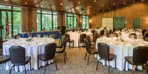 Williamsburg Woodlands Hotel & Suites | Wedding Venues | Williamsburg, Virginia