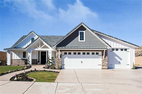 Eye Catching New American House Plan With Bonus Room Above Garage