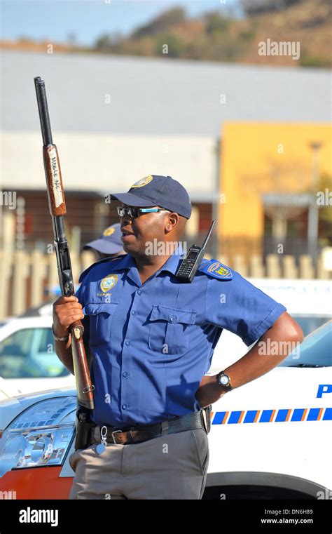 An Armed South African Police Officer Of The Jmpd Stock Photo Alamy