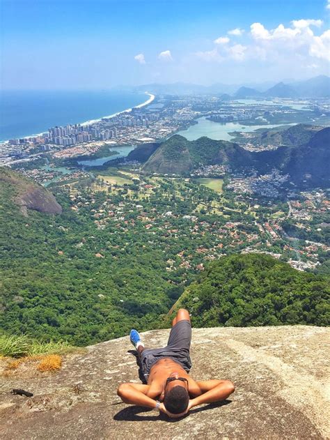 Pedra Bonita Vista Para A Zona Oeste Do Rio Trilhando Montanhas