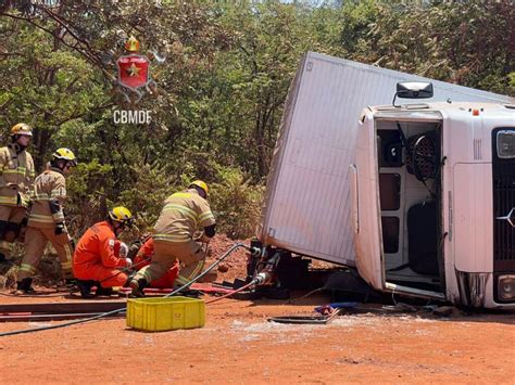 Caminhão Tomba E Atropela Duas Pessoas No Gama