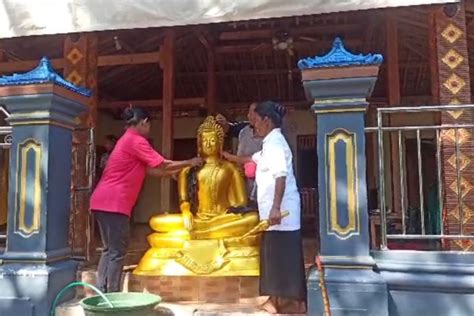 Umat Budha Ponorogo Gelar Ritual Mandi Rupang Budhha Antara News