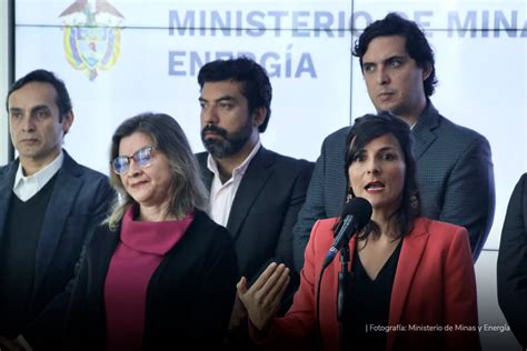 Ministra Irene Vélez respondió a críticas sobre presunta falsificación