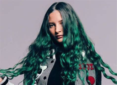 Singer-Songwriter: Au/Ra / Singlefacts: Outsiders / Star Statements ...