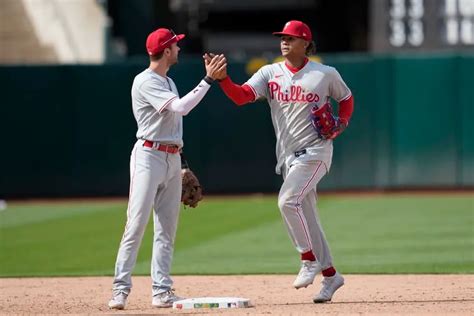 Philadelphia Phillies Beat Oakland A S To Win Fifth Straight