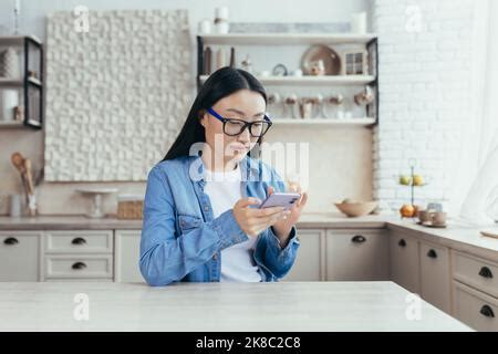 Fil d actualité dans le téléphone Regarder et lire les derniers