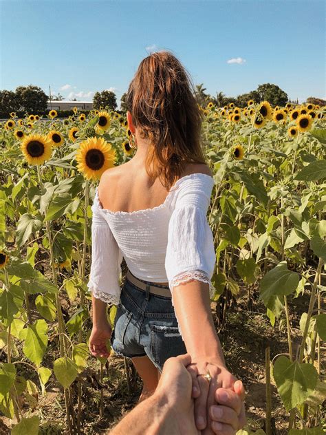 sunflower field photoshoot Sunflower Field Pictures, Sunflower Fields ...