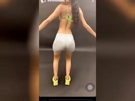 Teasing That Phat Pussy Shesfreaky