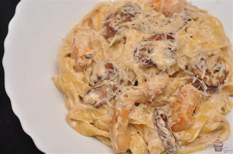 Tagliatelle Cu Piept De Pui Ciuperci Si Gorgonzola StickyFingers Ro