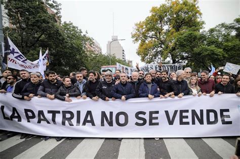 Axel Kicillof Y Su Gabinete Marcharon Por El D A Del Trabajador La