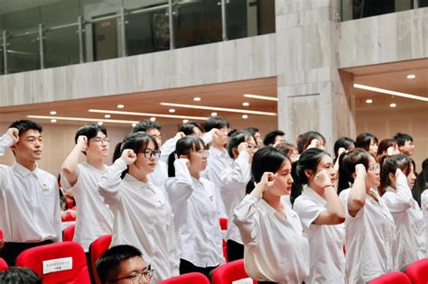 武汉晴川学院校长汪彬寄语青年学子：尚美奋进 向新而行青春人生力量