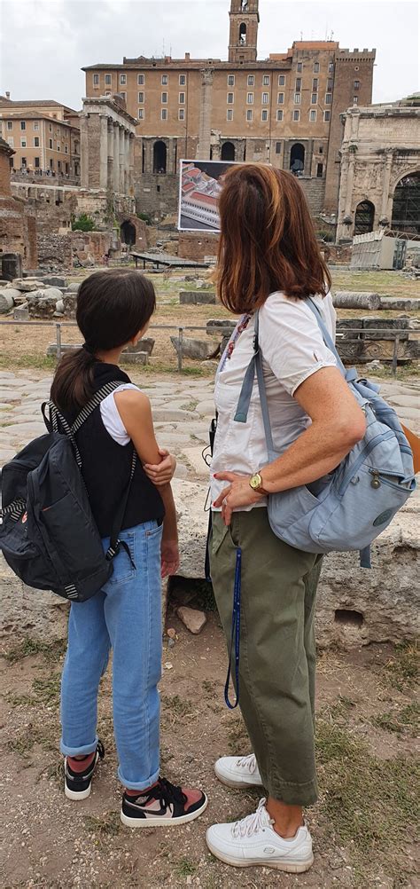 Colosseo E Foro Romano Tour Privato Laura Tour Guide