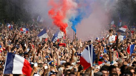 VIDEO Coupe Du Monde L Explosion De Joie Du Peuple Tricolore Au