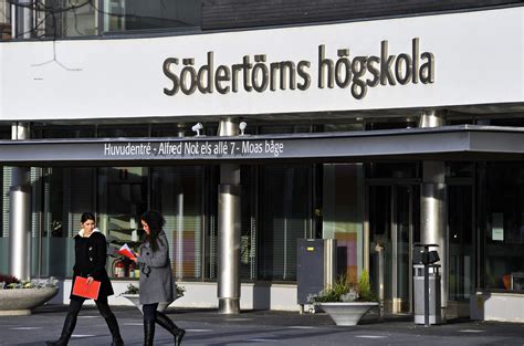 Kvinnlig lärare hade sex med årig elev