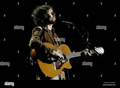 Damien rice guitar hi-res stock photography and images - Alamy