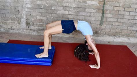 5 Easy Warm-Up Exercises For Gymnastics Training - Innate Moves