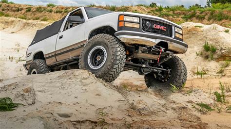 1997 GMC Sierra 1500 SAS: 40s, 1-ton Axles, and a Hidden Warn Winch