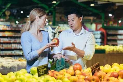 Premium Photo Arguing In Supermarket Multiracial Couple Asian Husband