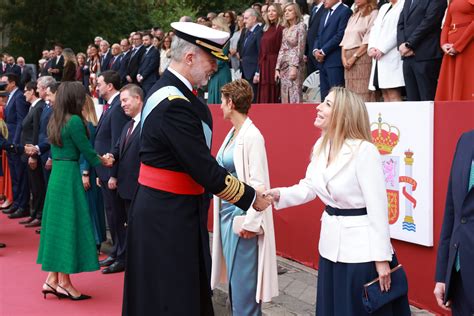 María Guardiola representa a Extremadura en la Fiesta Nacional junto a