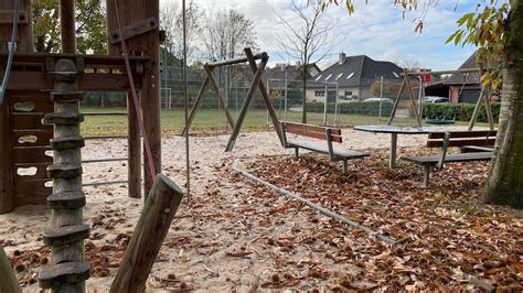 Der Tod Eines J Hrigen Auf Einem Spielplatz Wirft Ein Schlaglicht