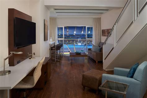 Hotel Rooms & Amenities | Toronto Marriott City Centre Hotel