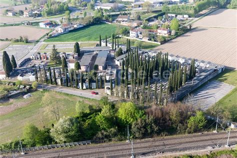 San Michele Al Tagliamento Aus Der Vogelperspektive Grabreihen Auf Dem