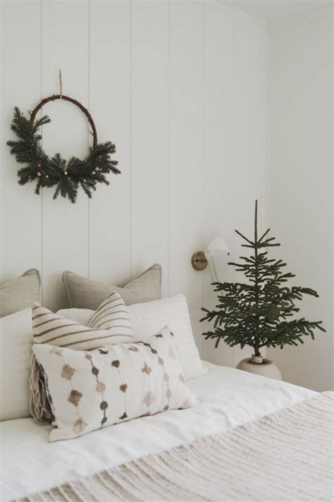 15 Beautiful Christmas Bedroom Decor Ideas You Ll Love