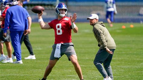 Giants’ Daniel Jones Jalin Hyatt Working Overtime At Otas Yardbarker