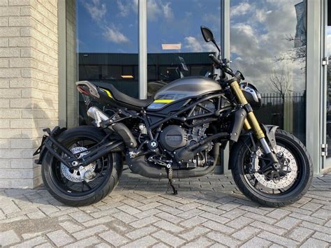 Купить новый Benelli S инжектор передач в Москве серый naked bike года по цене