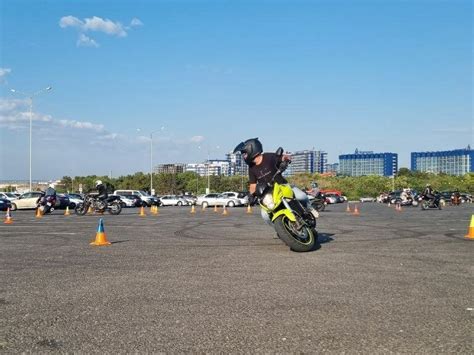 Купить б у Honda CB 600F Hornet инжектор 6 передач в Севастополе жёлтый naked bike 2010 года на