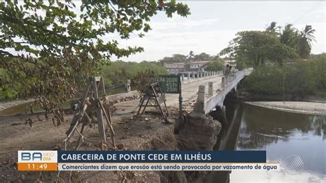 Cabeceira De Ponte Que D Acesso Praia No Sul Da Bahia Cede E Deixa